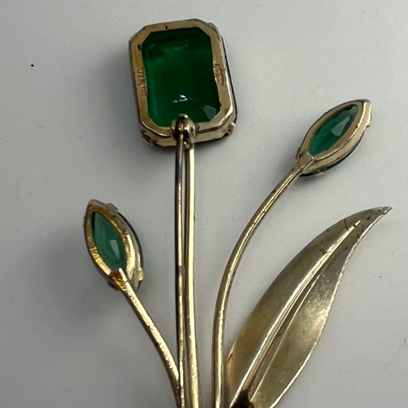 Coro, Sterling, Green Gem flower Brooch/pin. Silver tone. - Picture 3 of 10